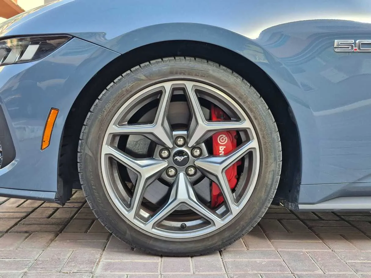Car image 9