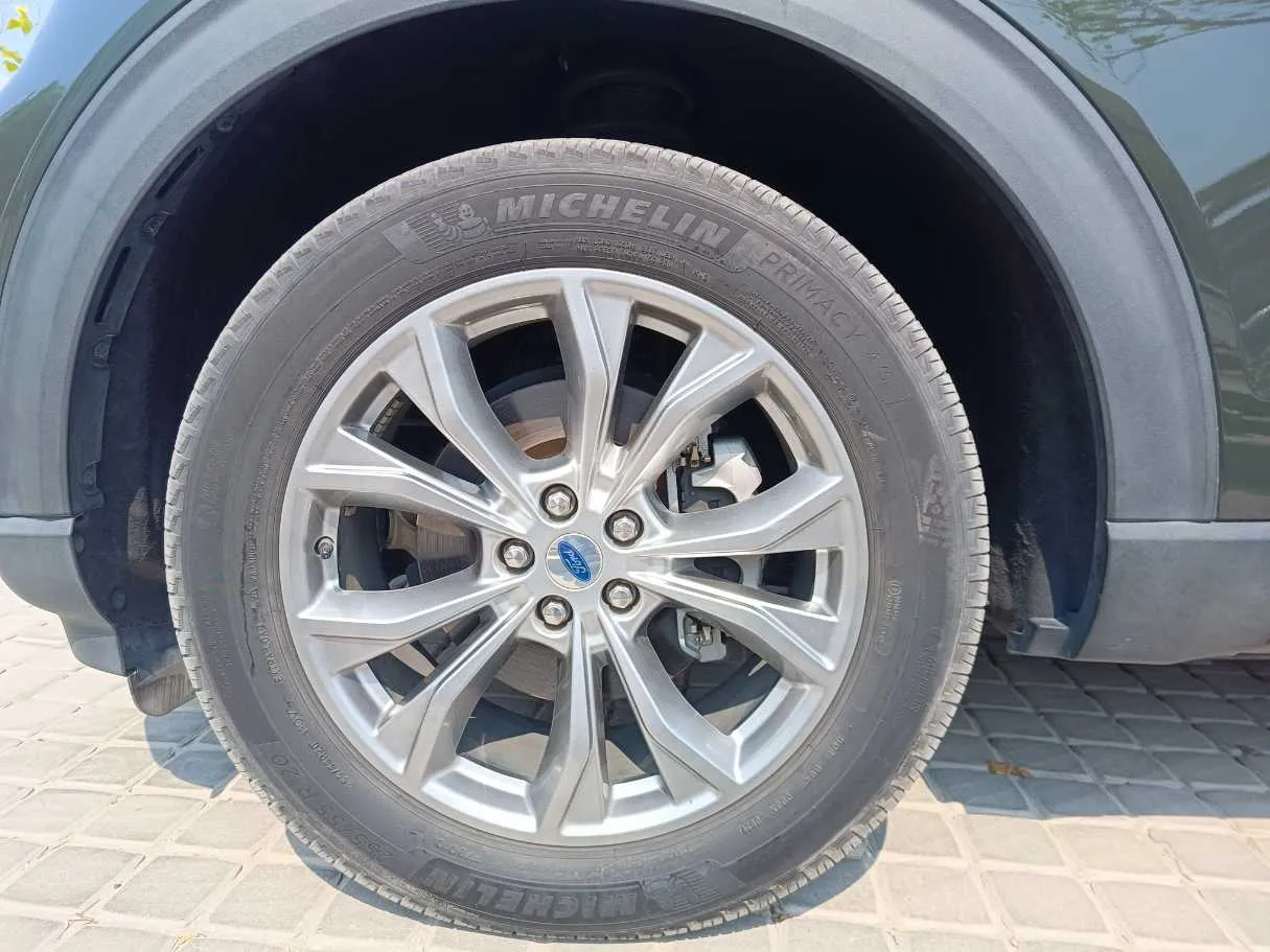 Car image 10
