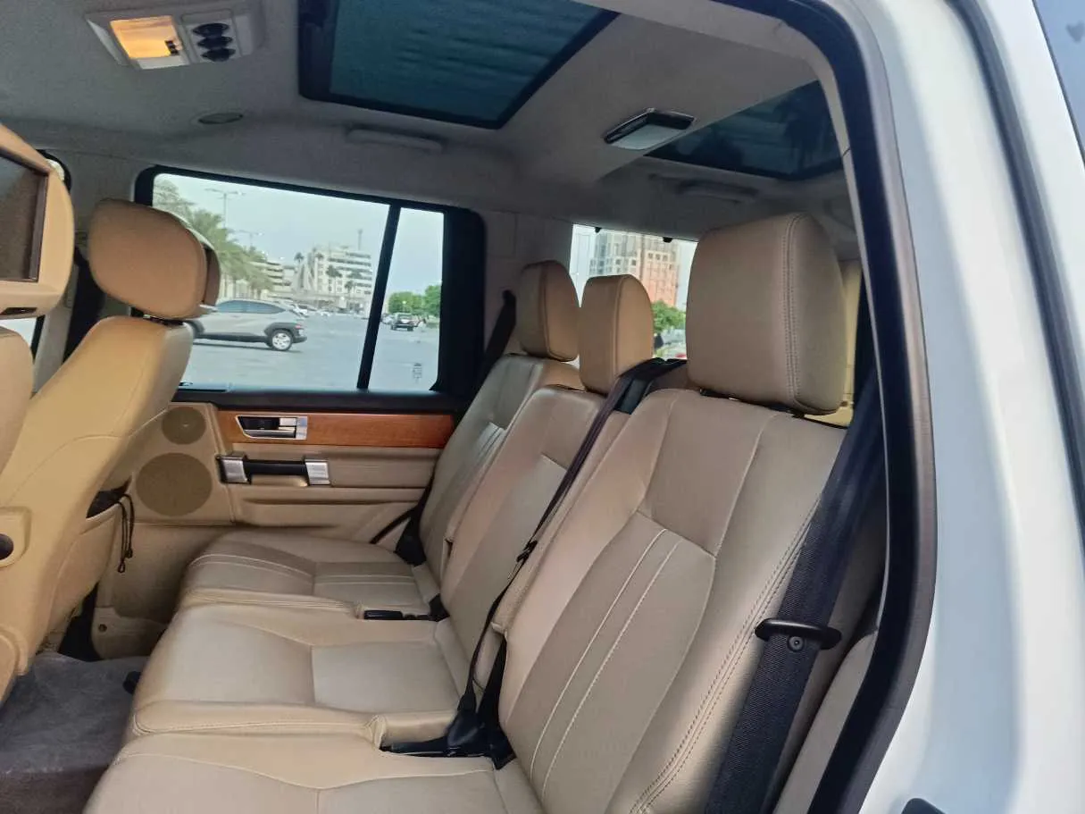 Car image 19