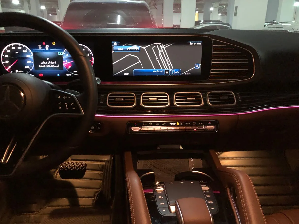 Car image 18