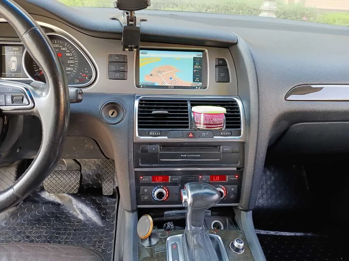 Car image 17