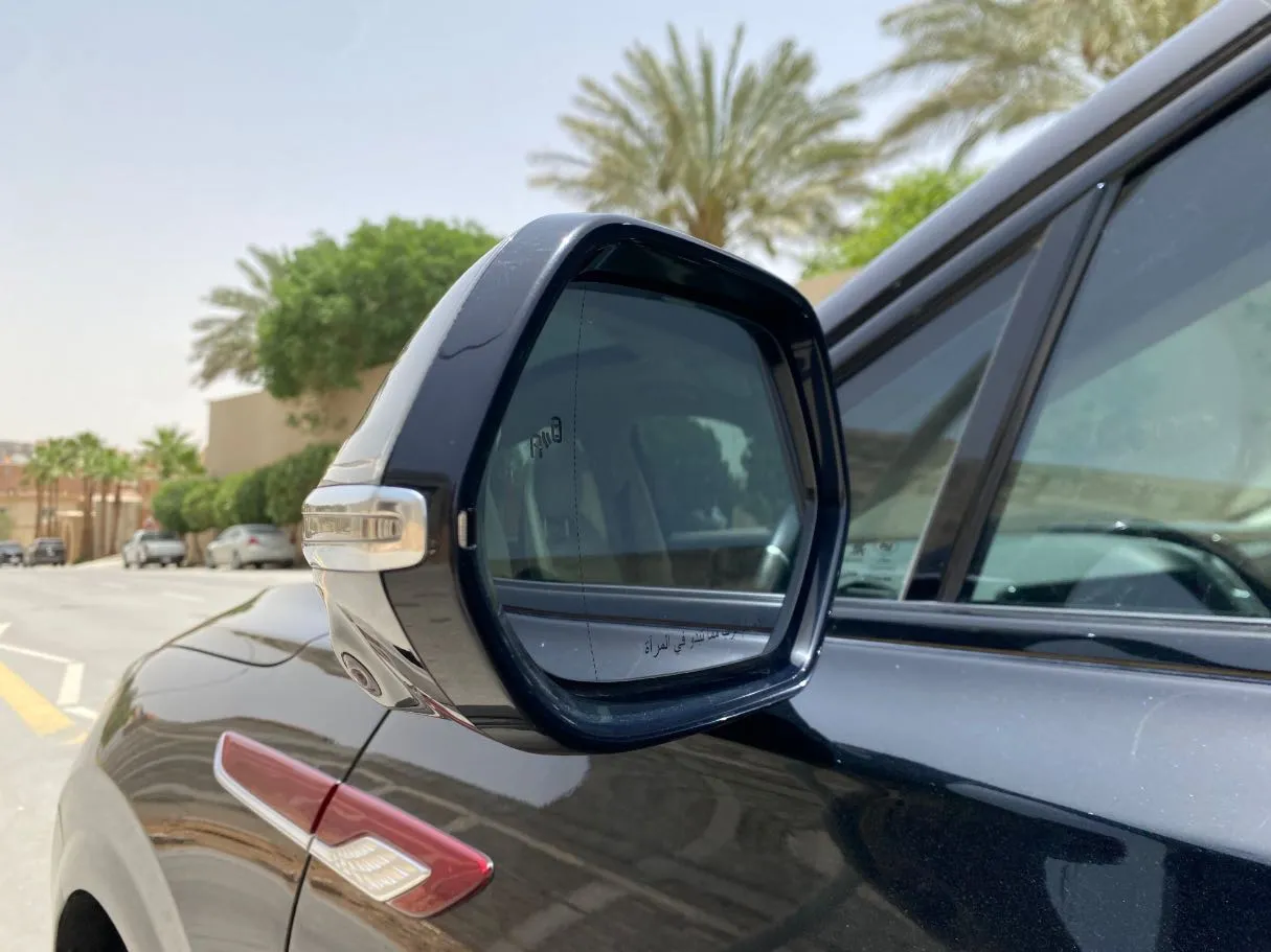 Car image 27