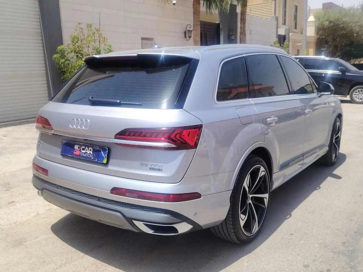Car image 5