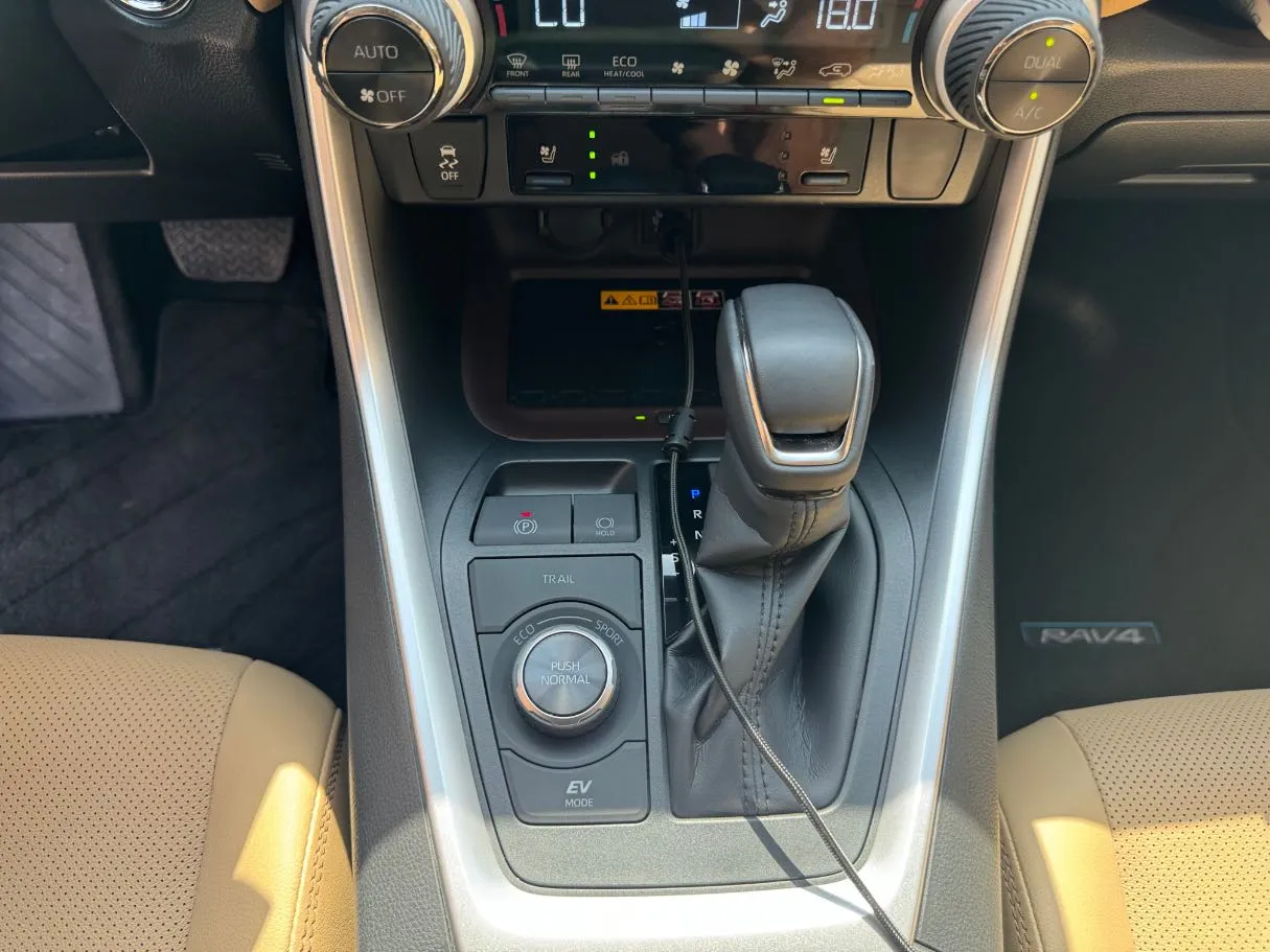 Car image 17