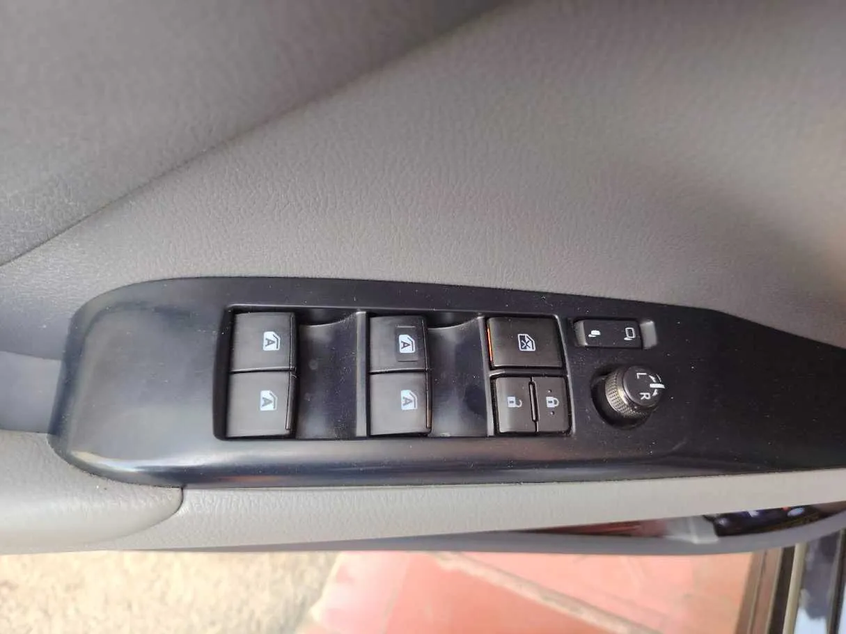 Car image 36