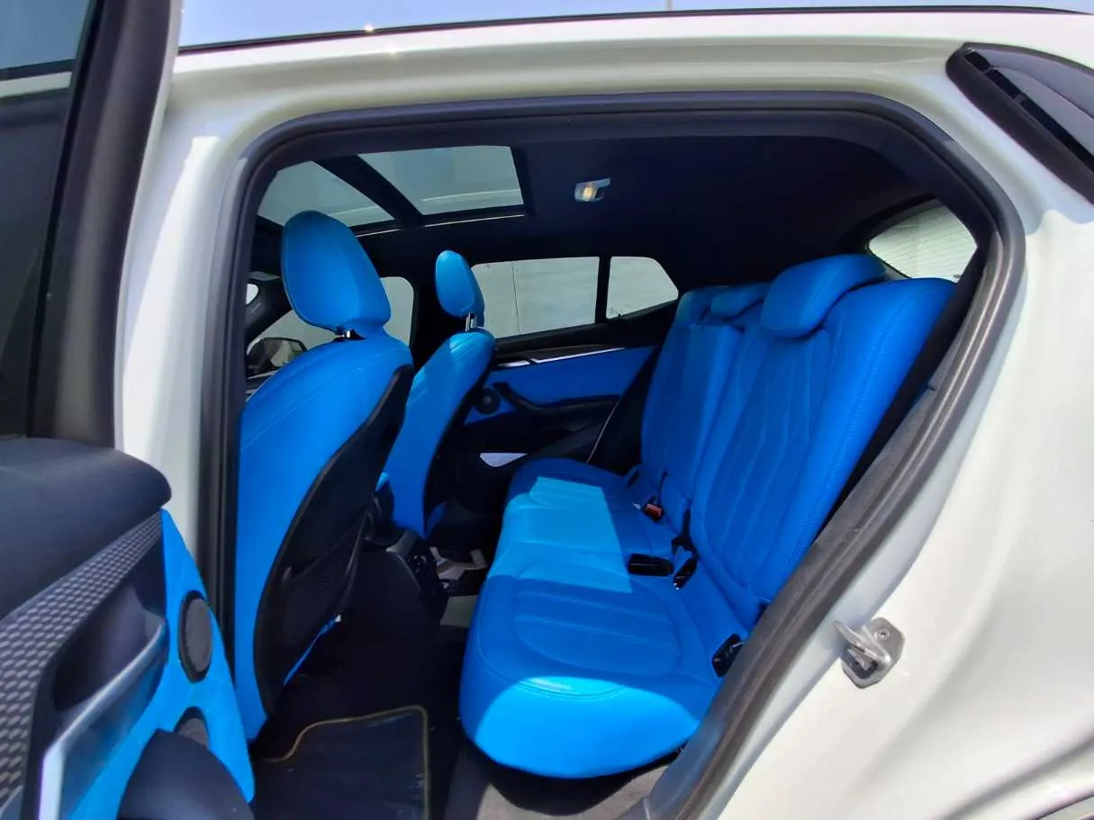 Car image 13