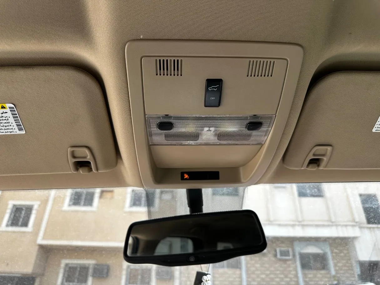 Car image 26