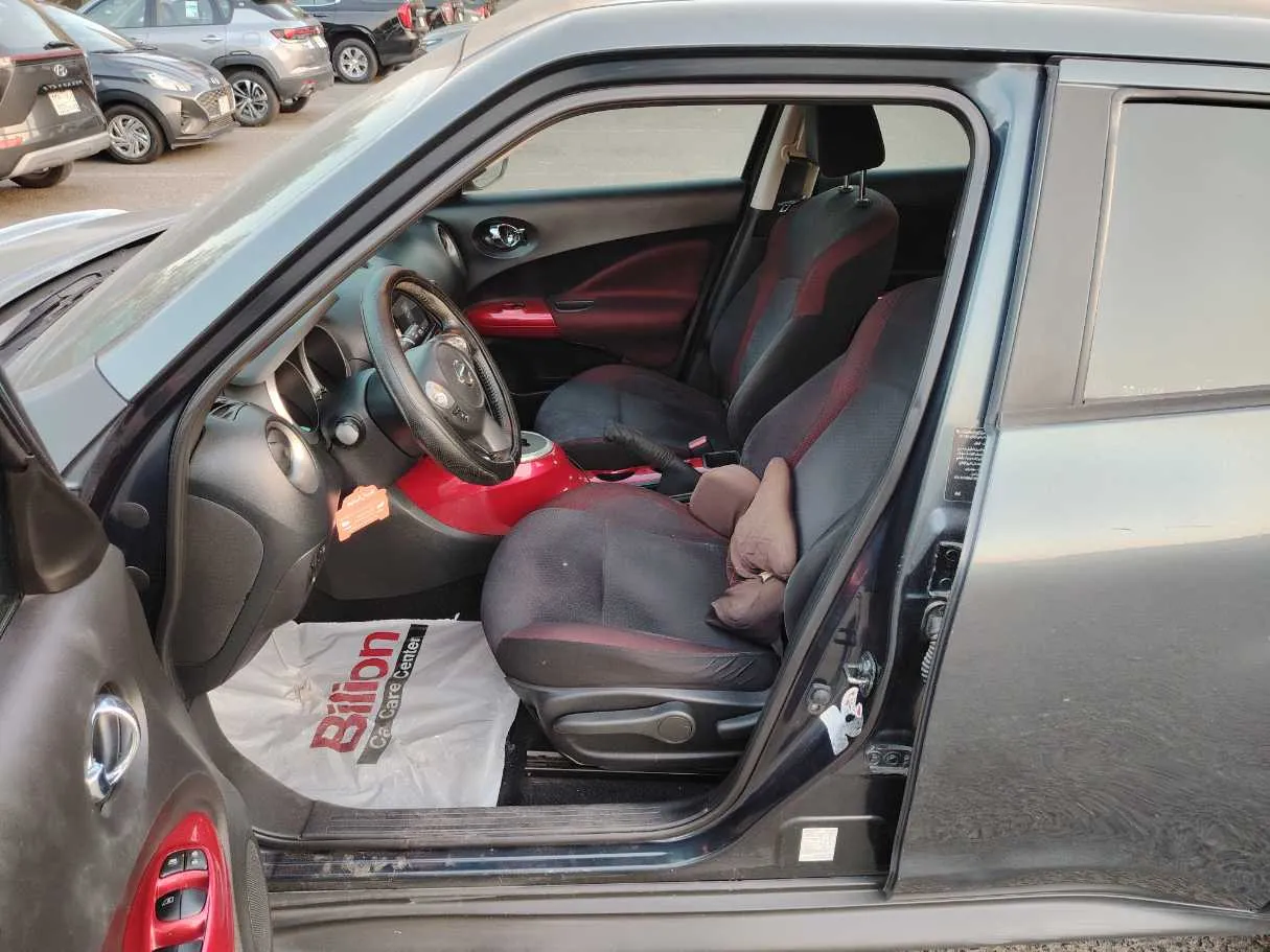 Car image 12