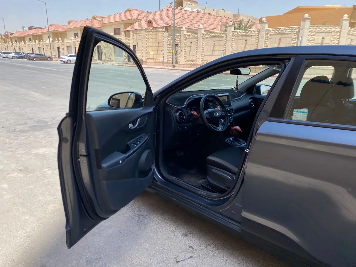 Car image 10