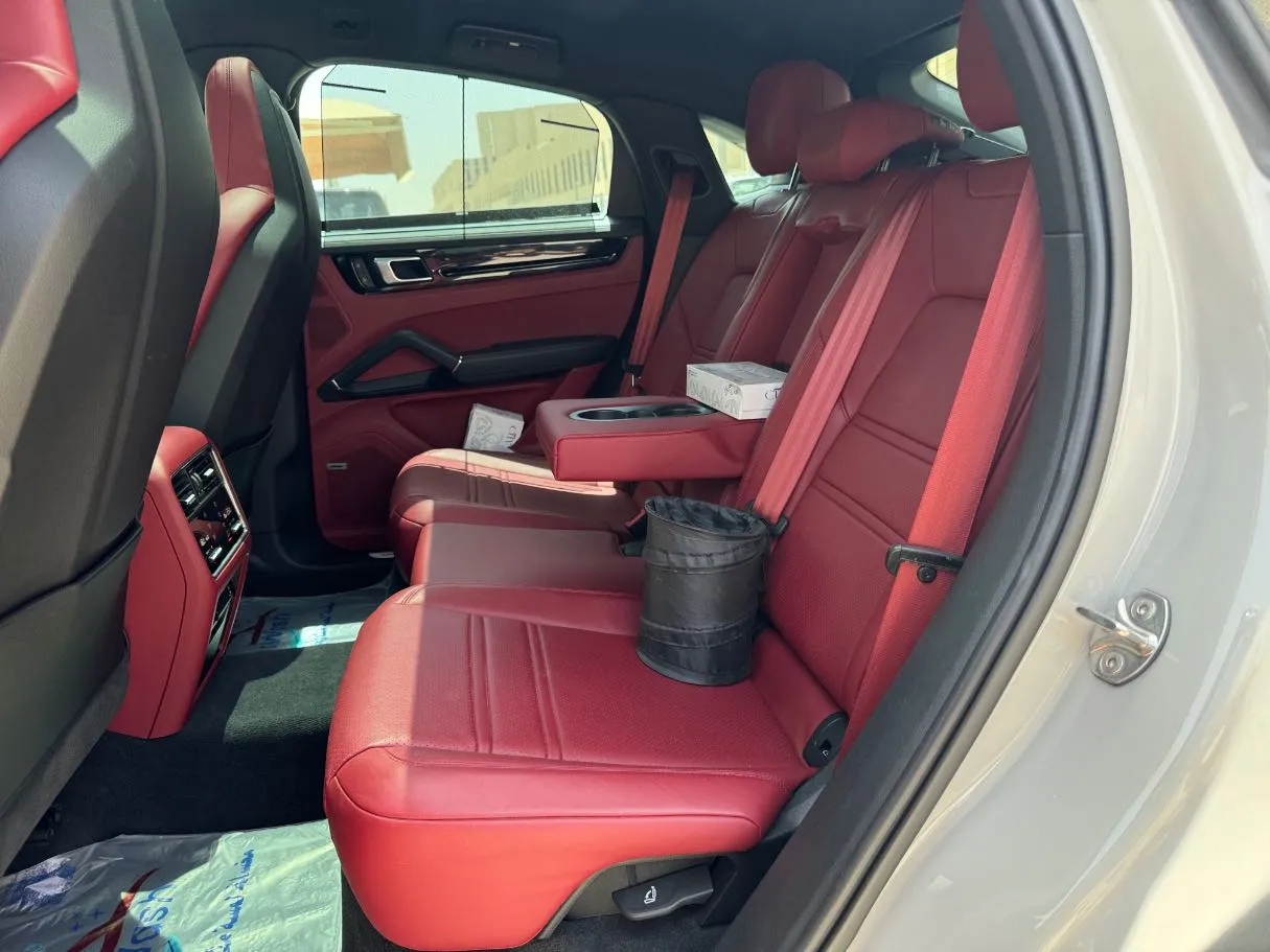 Car image 15