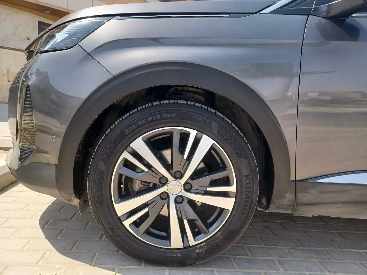 Car image 9