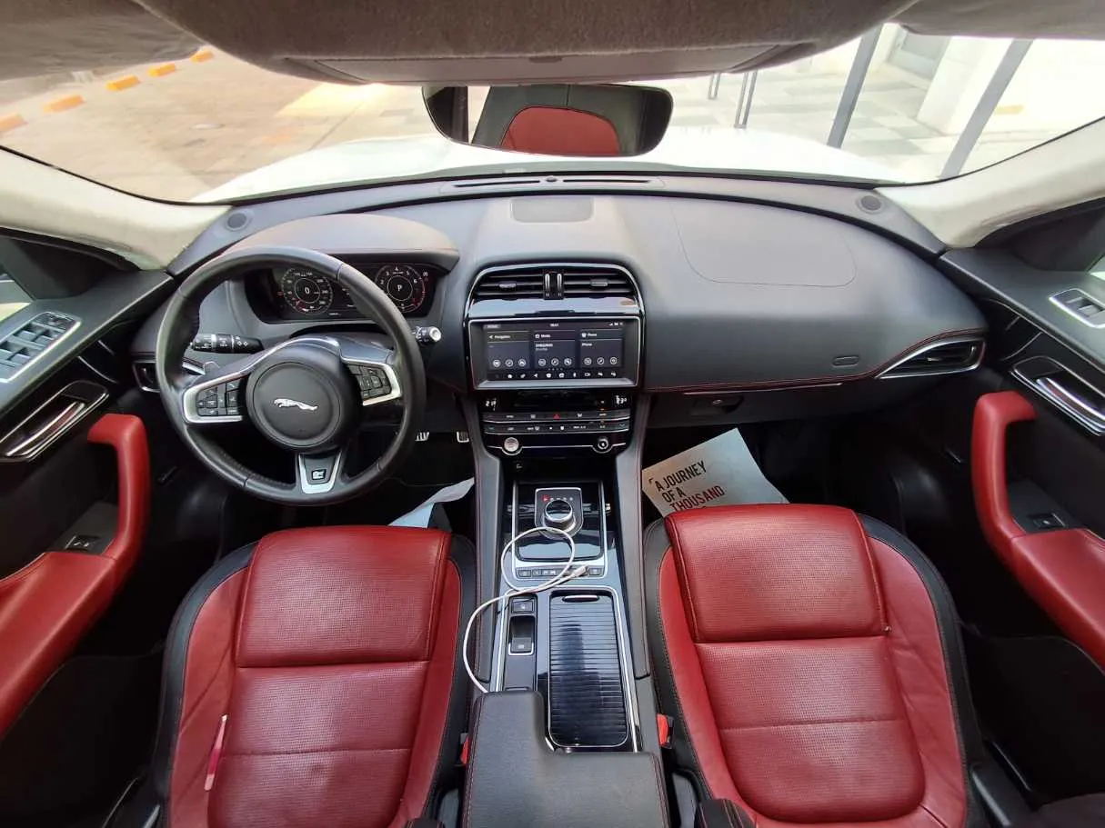 Car image 14