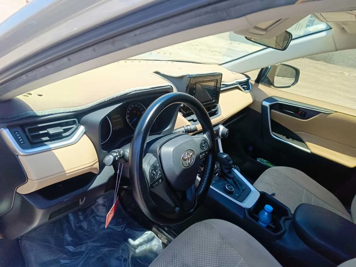Car image 12