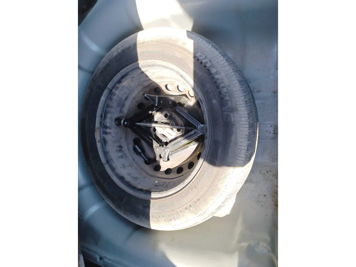 Car image 24