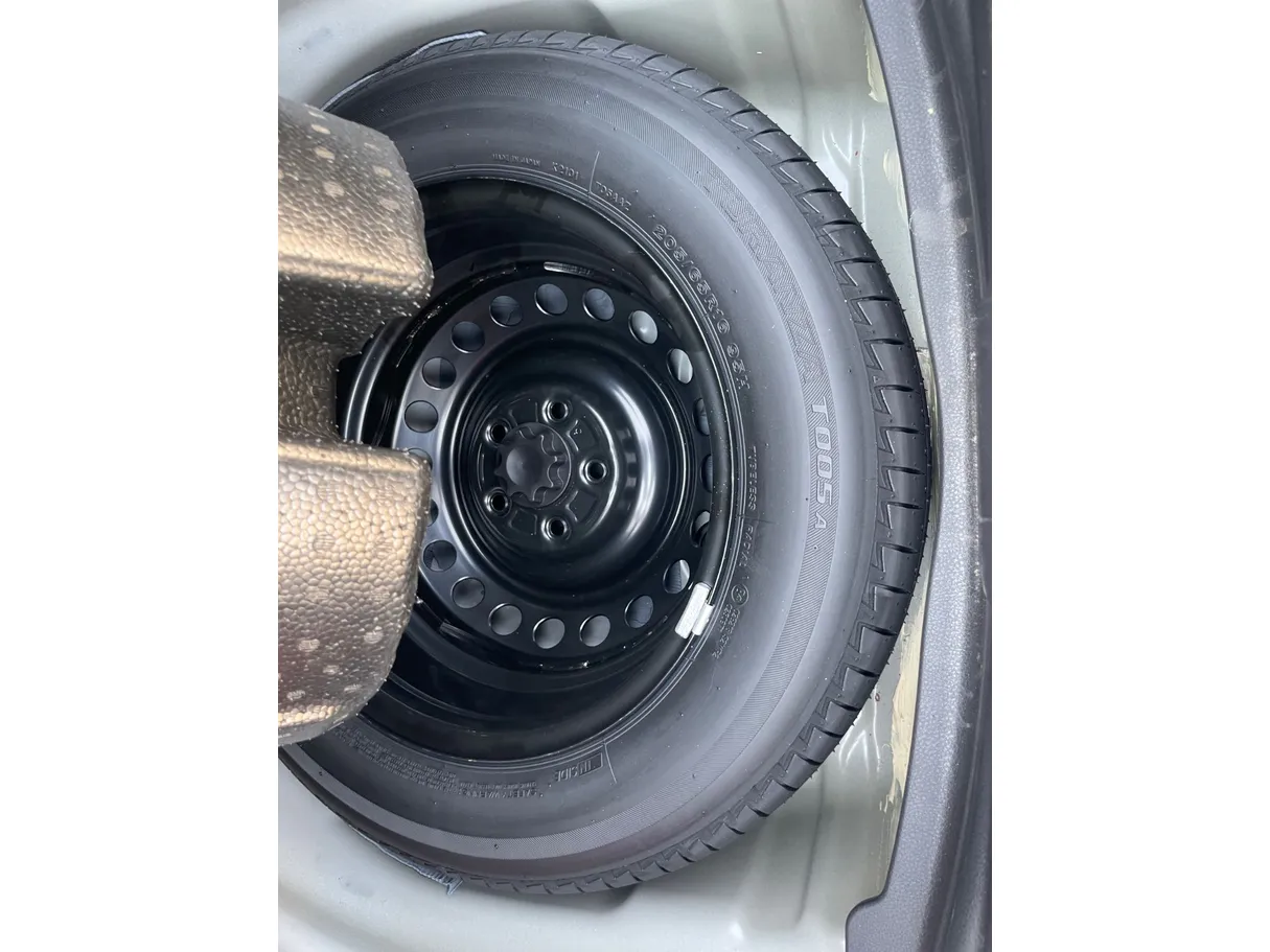 Car image 23