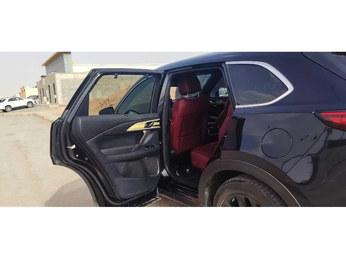 Car image 16