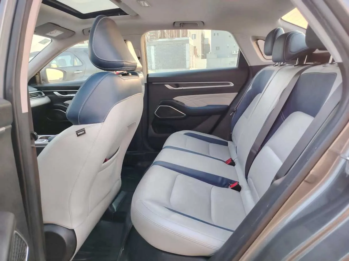 Car image 17