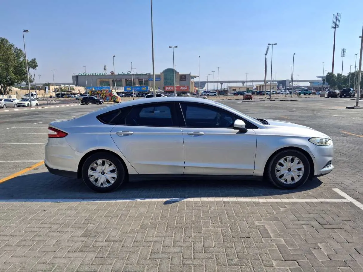 Car image 8
