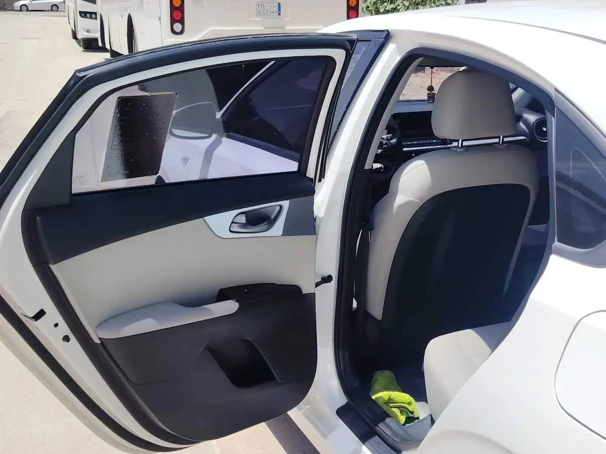 Car image 13
