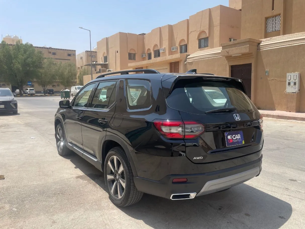 Car image 7
