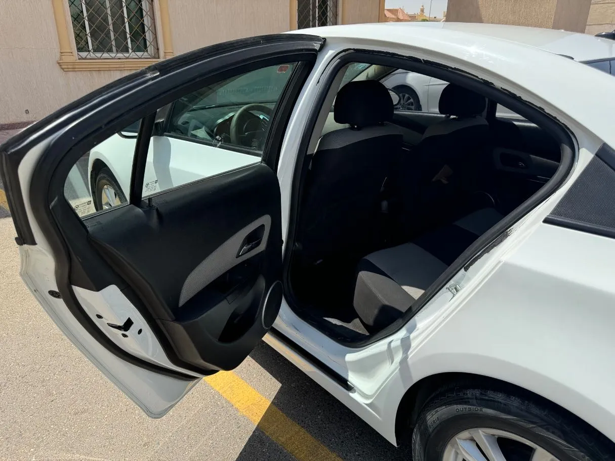 Car image 14