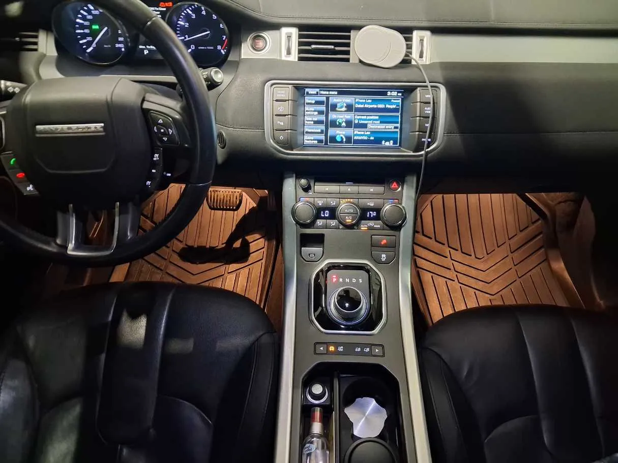 Car image 16