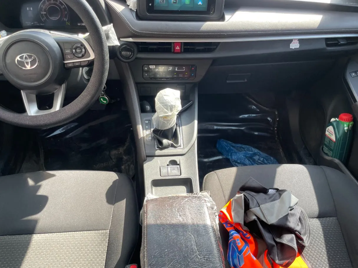 Car image 19