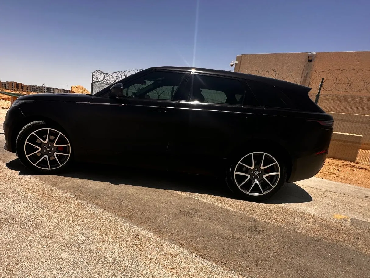 Car image 8
