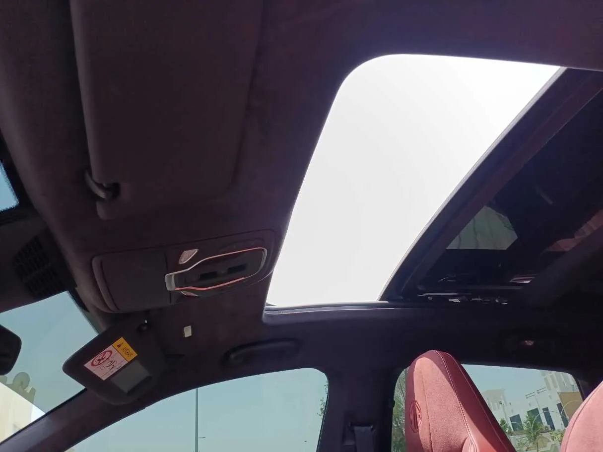 Car image 25