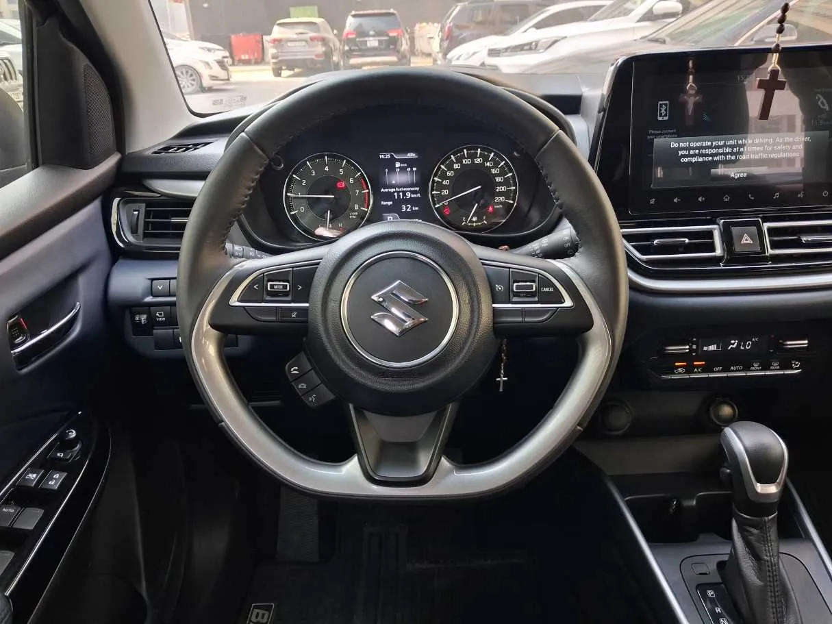 Car image 17