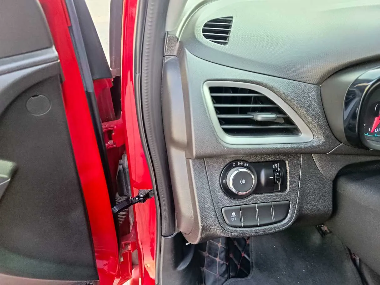 Car image 27