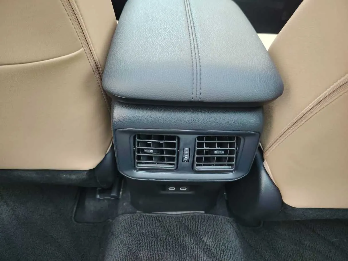 Car image 39