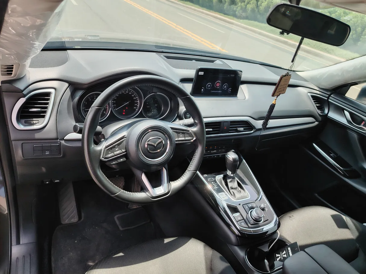 Car image 13