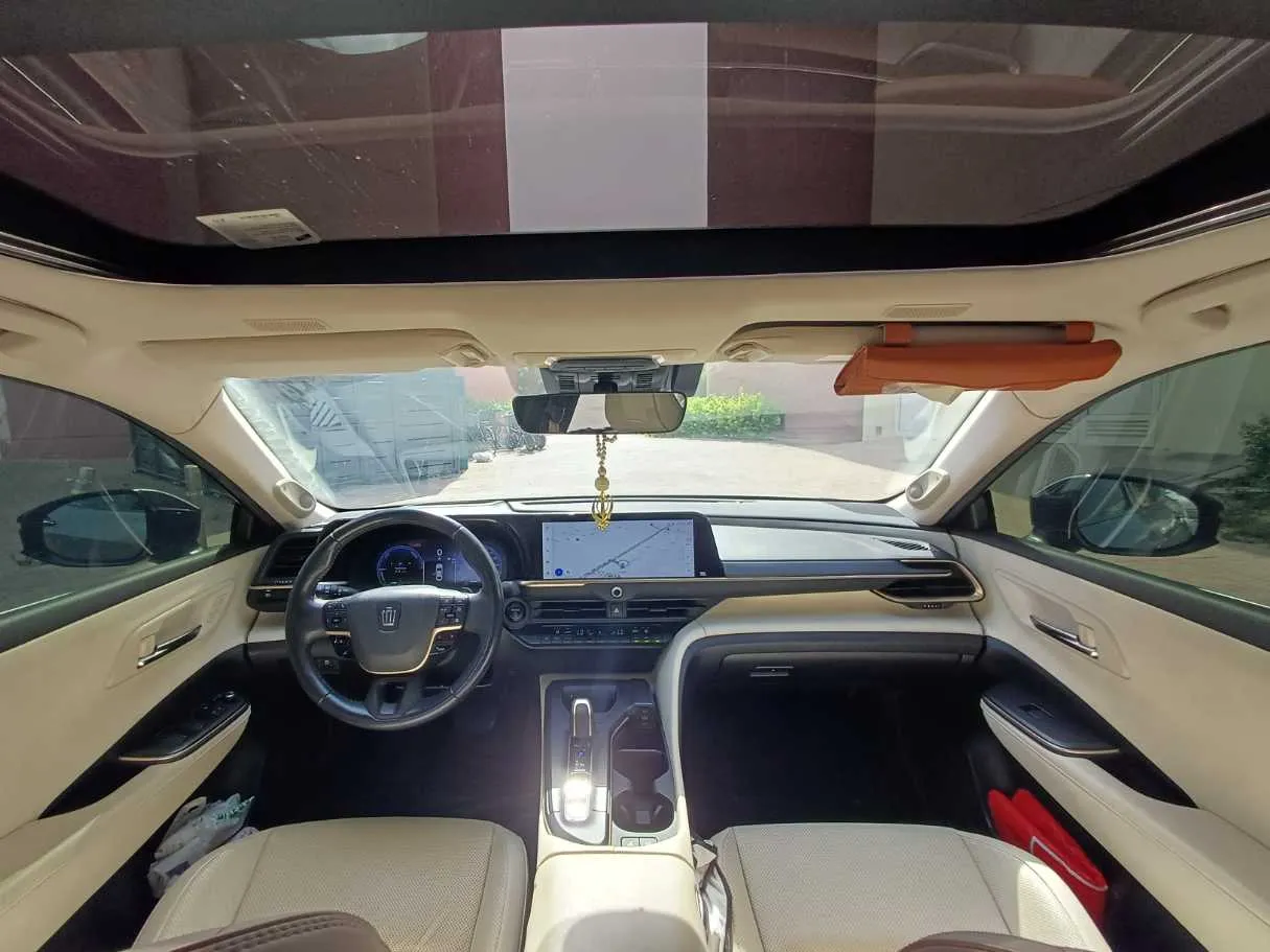 Car image 17