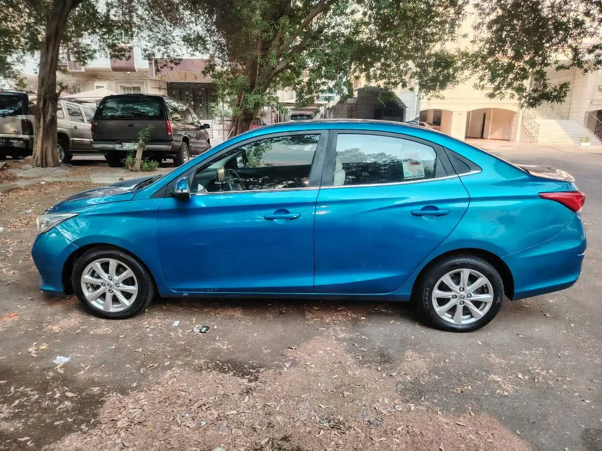 Car image 8