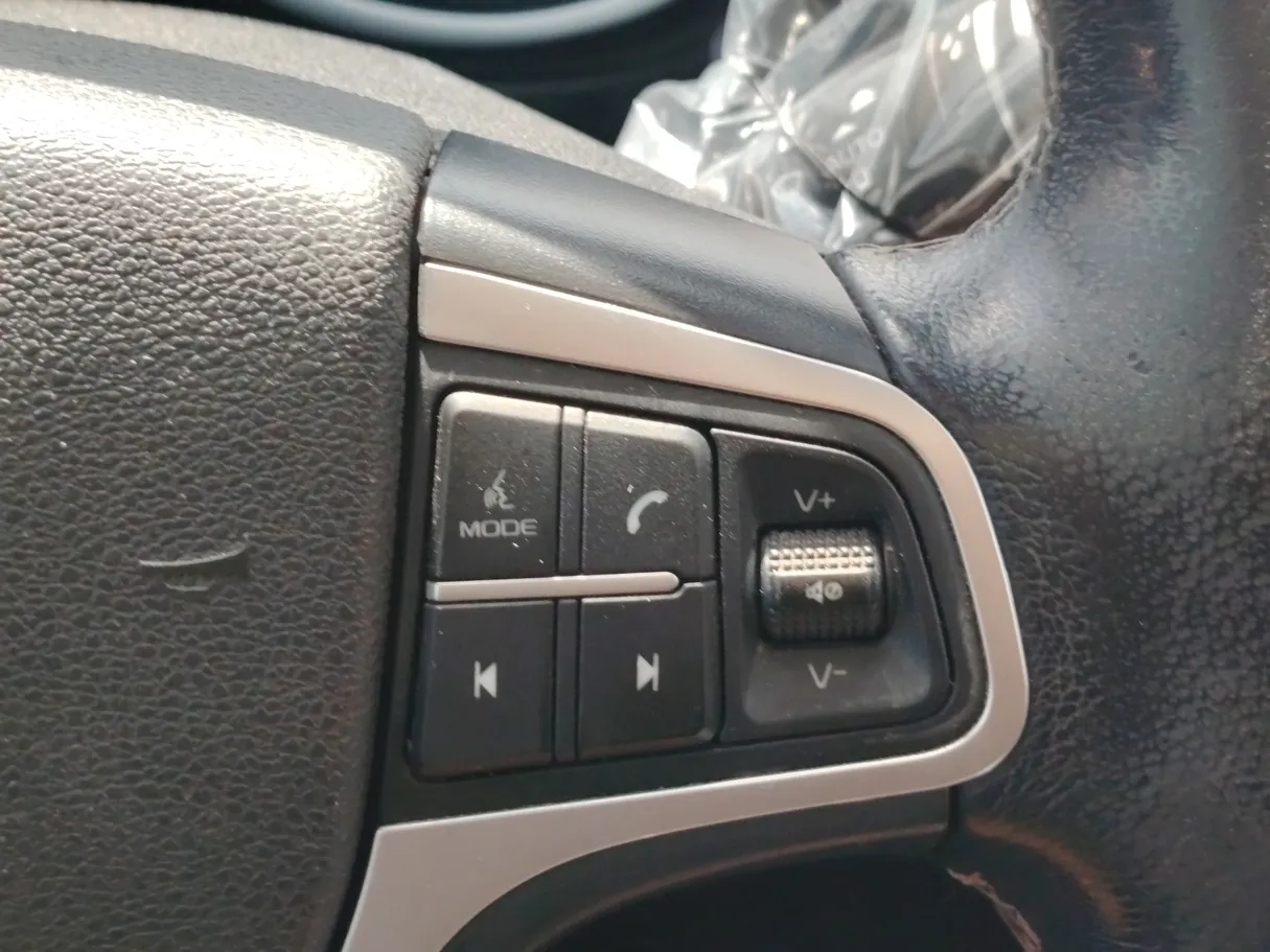 Car image 30