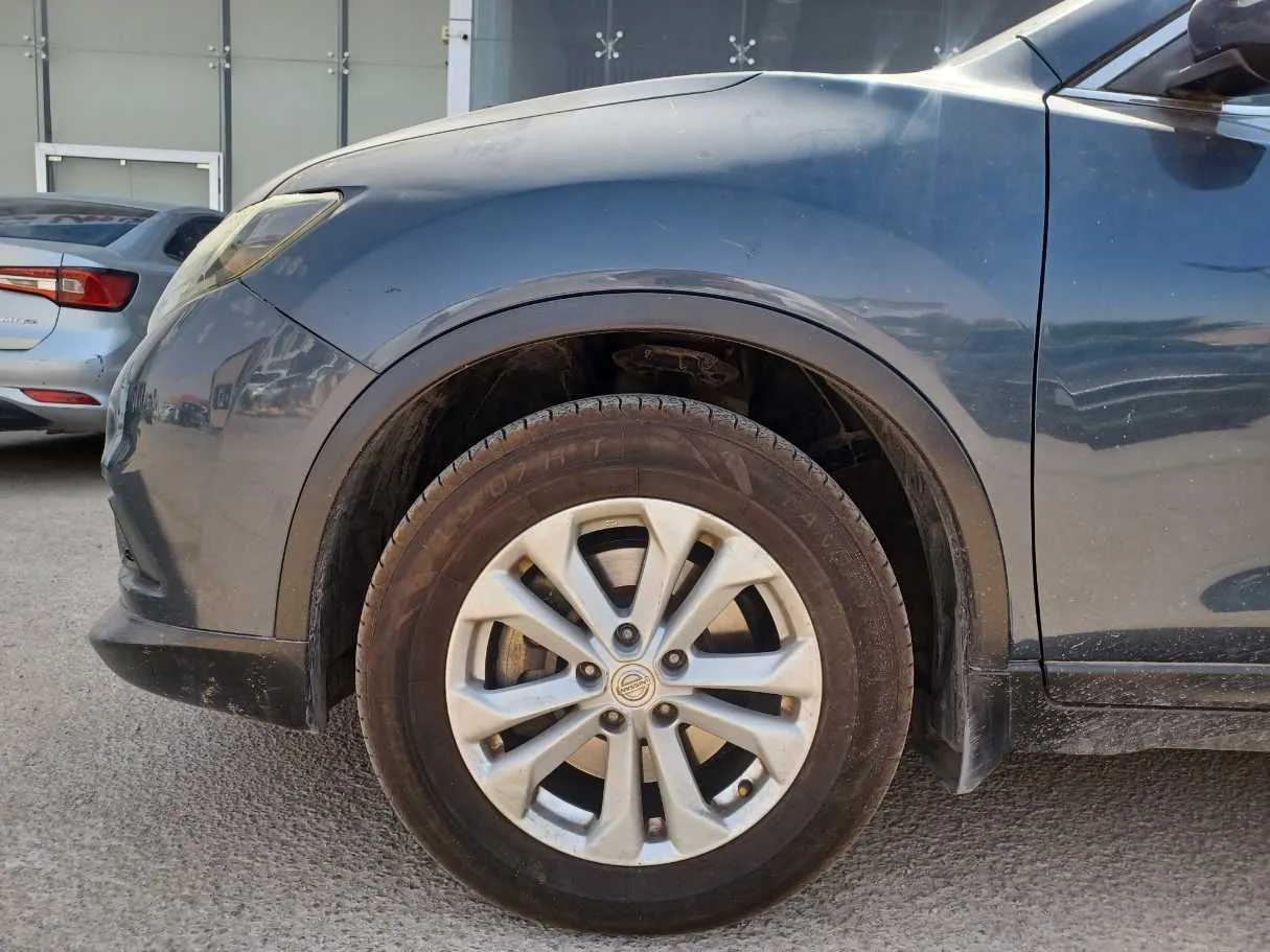 Car image 9
