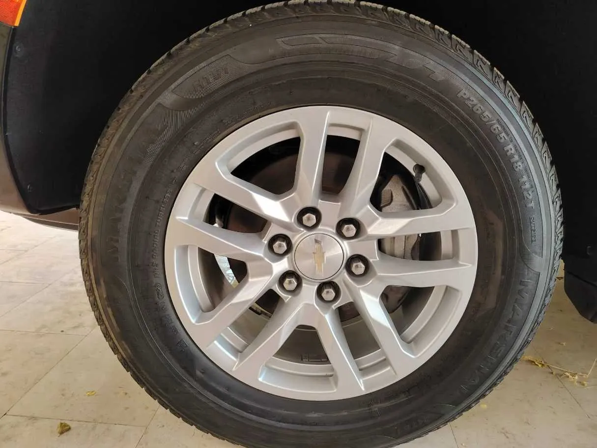 Car image 10