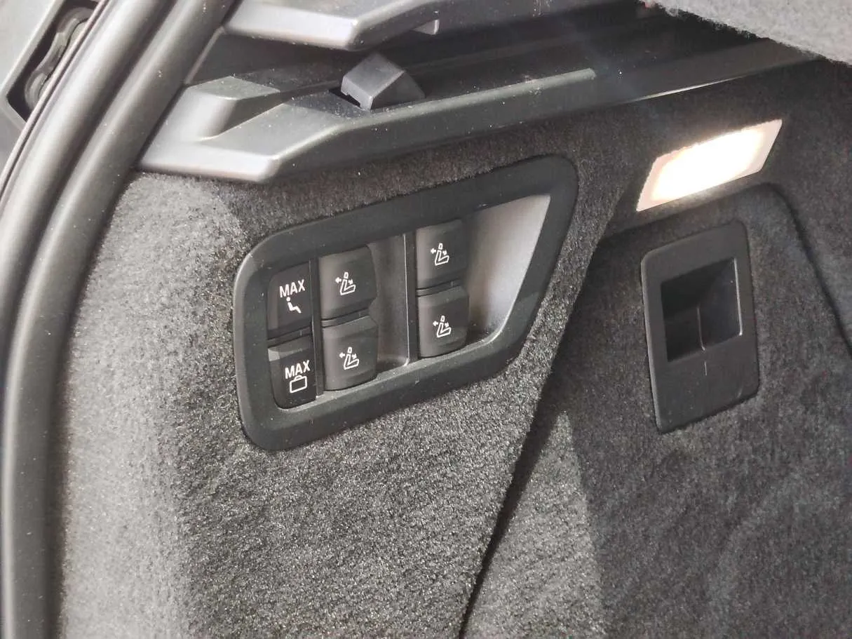 Car image 35