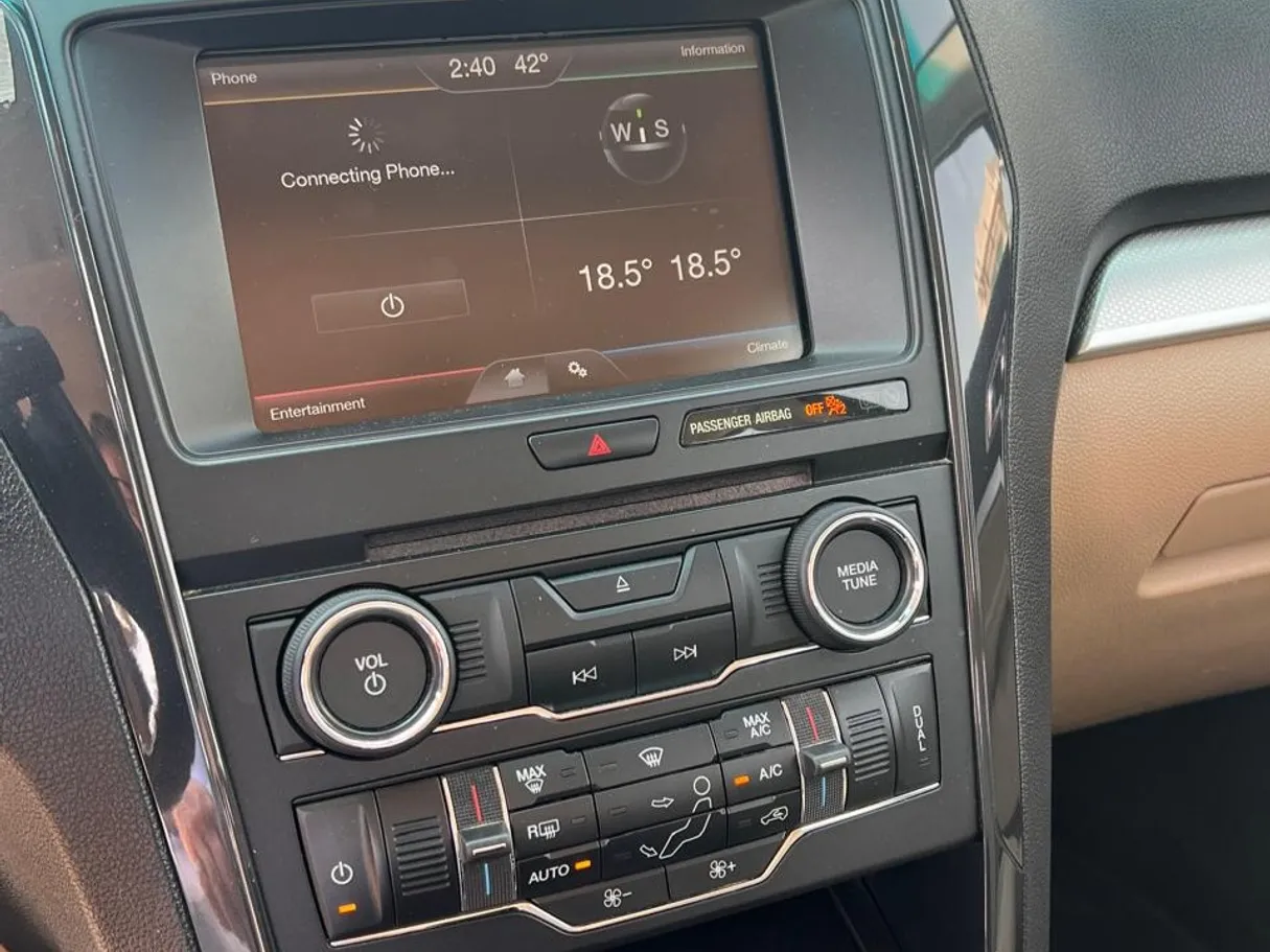 Car image 7
