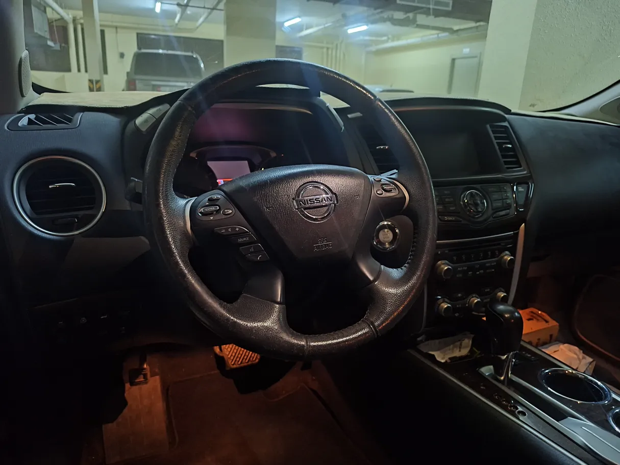 Car image 5