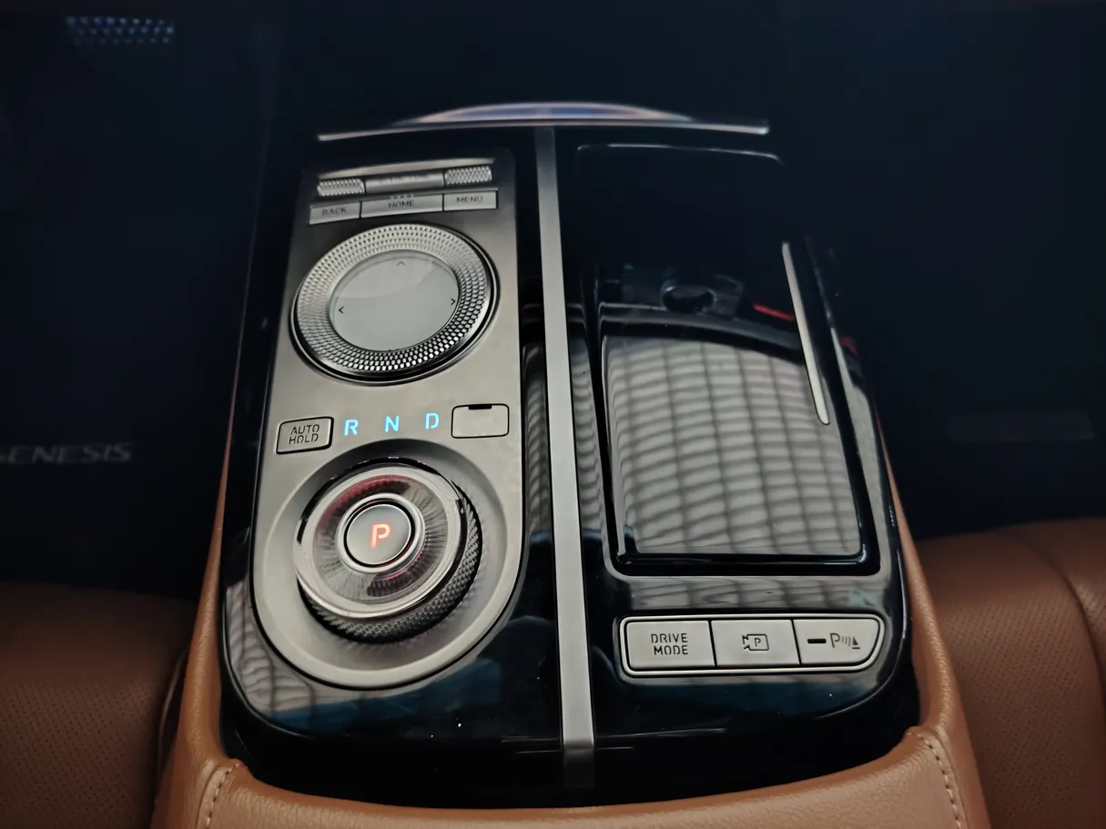 Car image 25