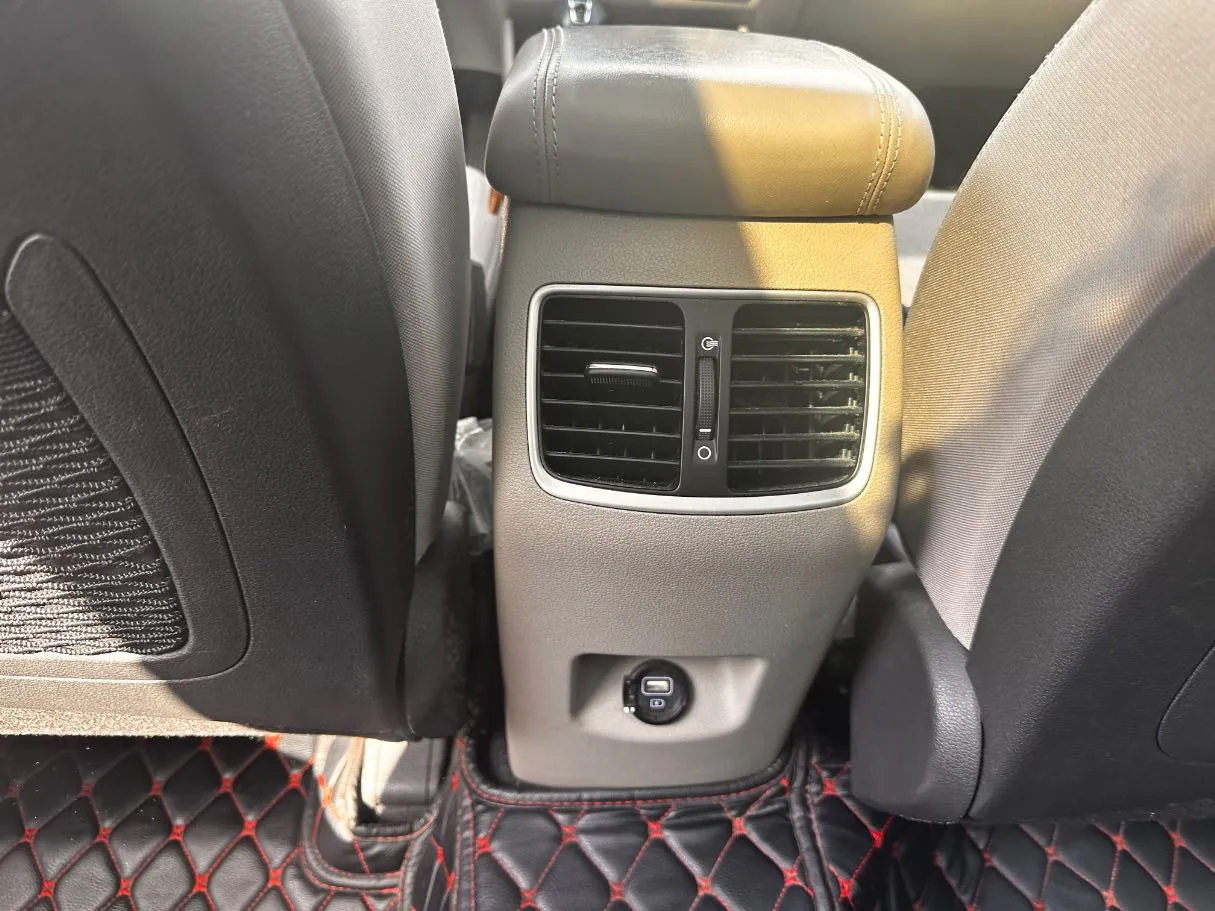 Car image 27