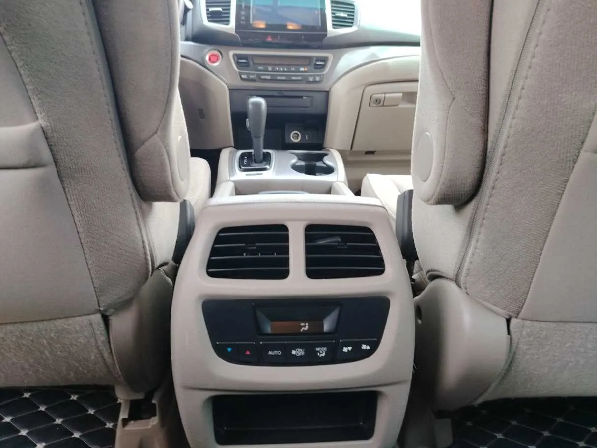 Car image 30