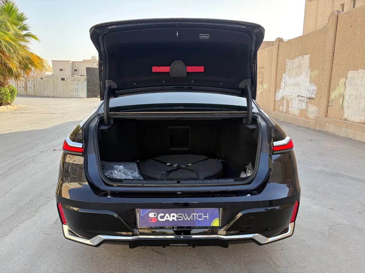 Car image 25