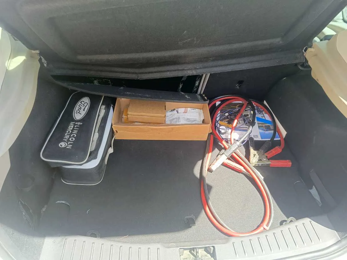 Car image 26
