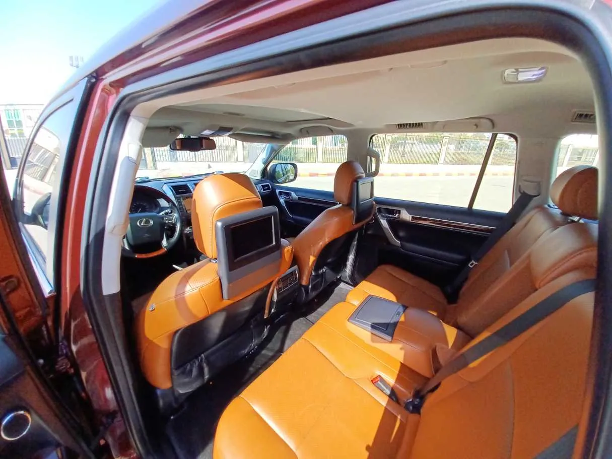 Car image 12