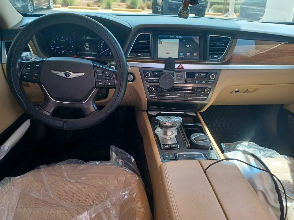 Car image 16