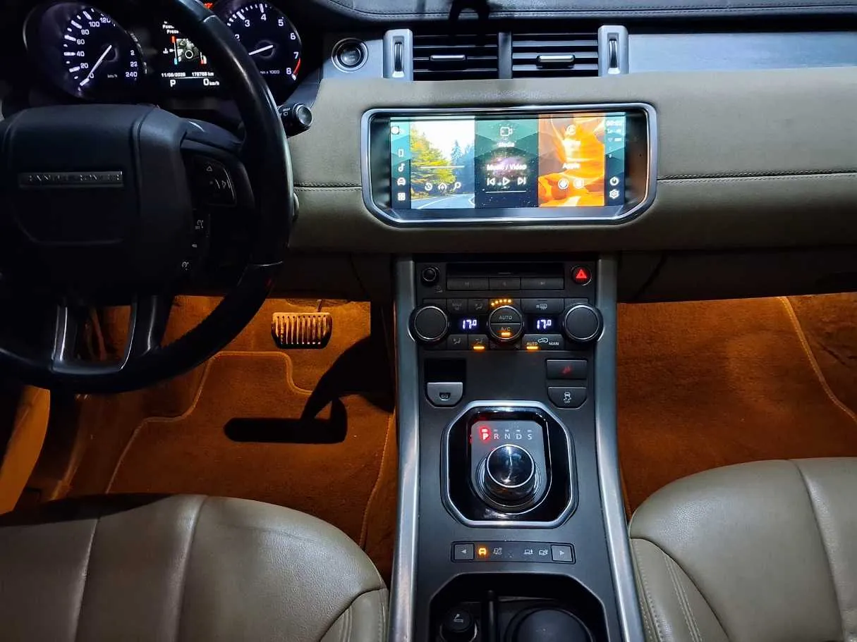 Car image 16