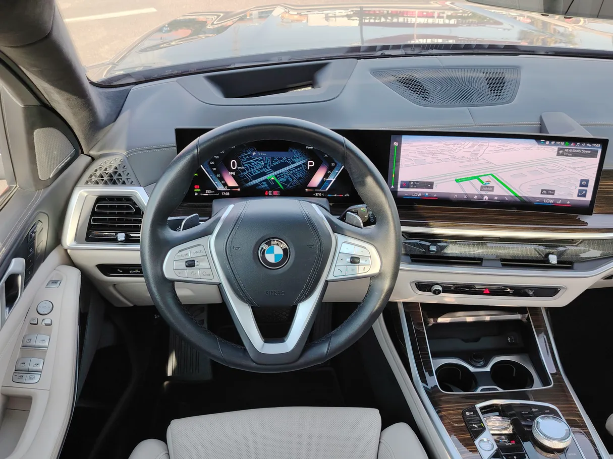 Car image 27